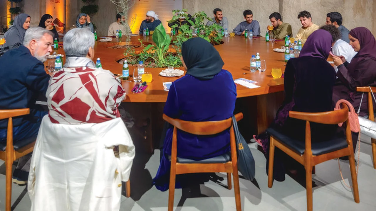 نكهات إماراتية أصيلة.. مطعم سكة يقدم تجربة عشاء فنية بمذاق استثنائي